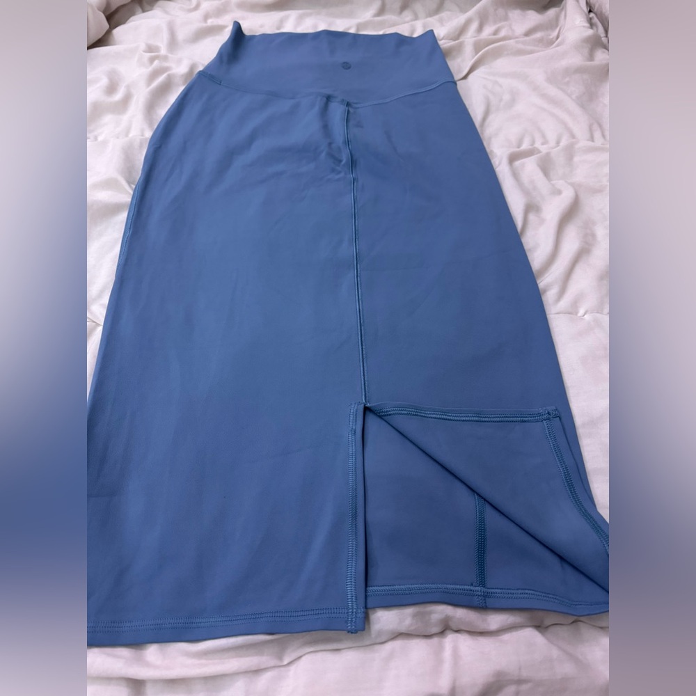 Lululemon nulu slim fit HR SKIRT NWT! Size 6 - Picture 6 of 15
